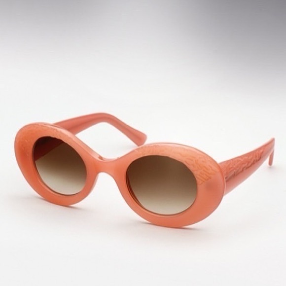 New New in Box Cutler and Gross 1053 Sunglasses in Pearl Pink - Picture 5 of 9